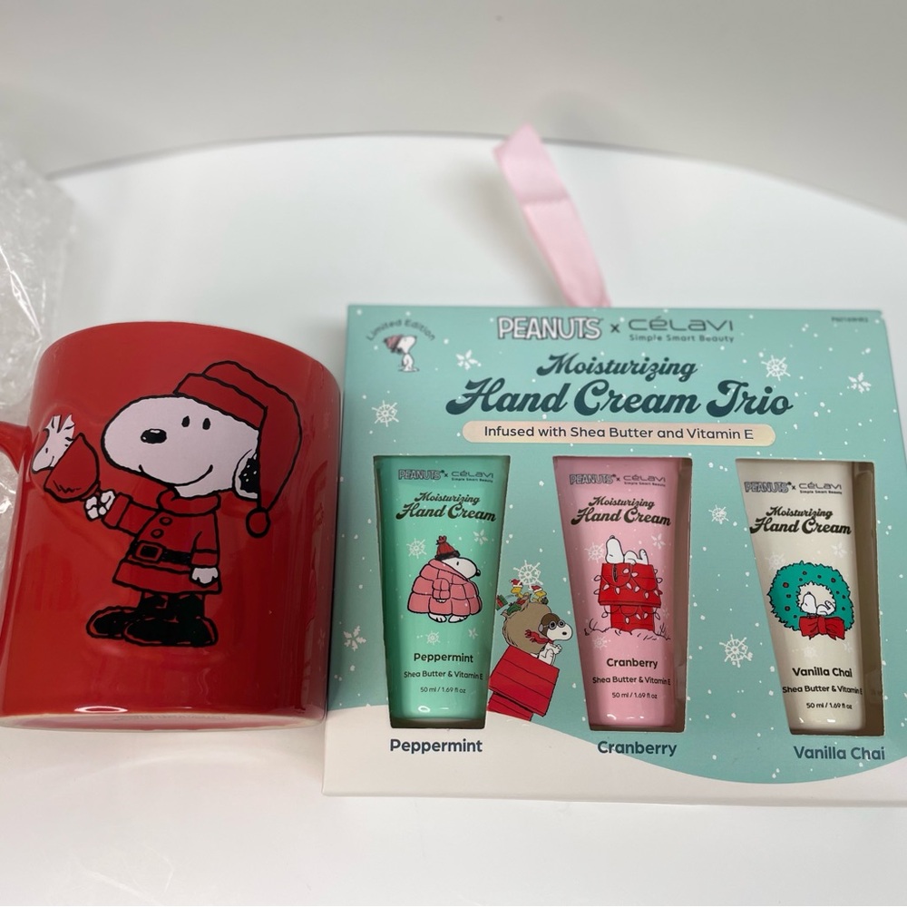Snoopy Holiday Ceramic Mug and Hand Lotion Set NWT